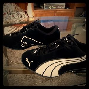 Men's black suede Puma size 10